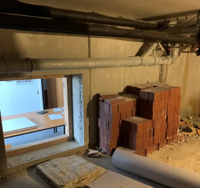 Faldstamme og afløbsrør i krybekælder hvor adgangsforhold kan gøre relining relevant