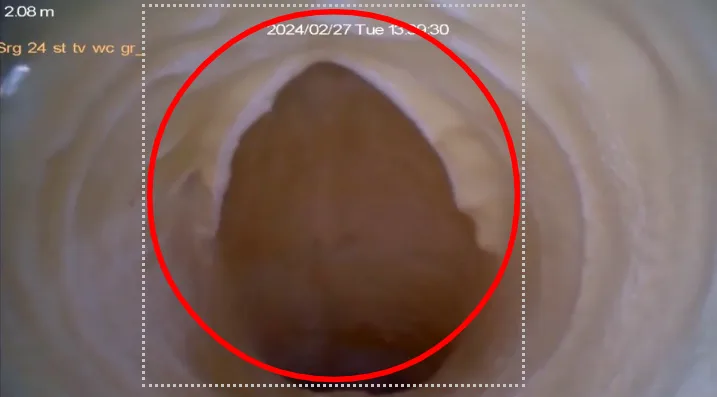 Relinet faldstamme med løbere i coatingen som giver indsnævring i røret