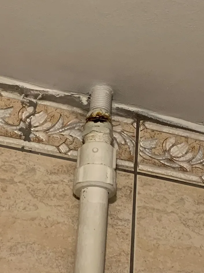 Tæring ved overgang fra galvaniseret stålrør til PEX-rør