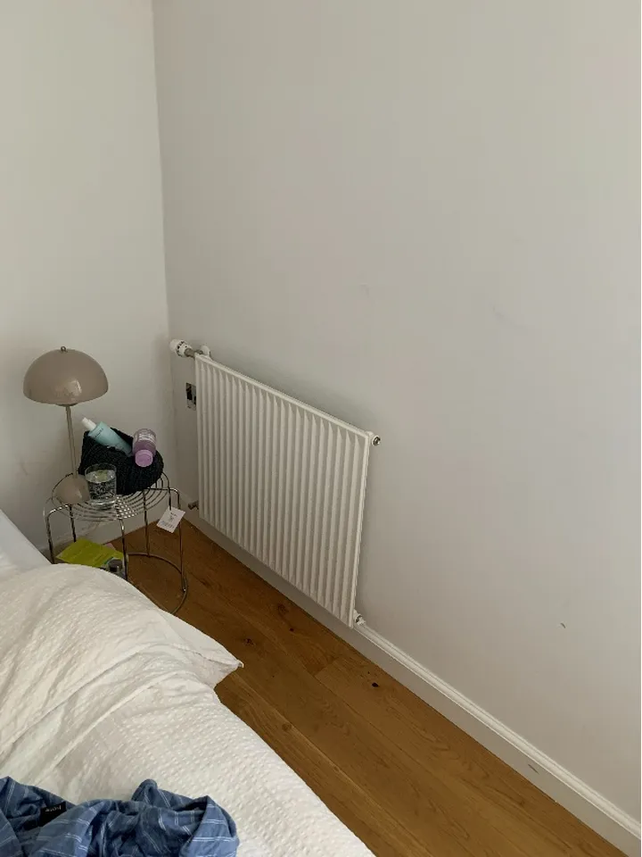 Radiator i bolig hvor varmefordeling og radiatorstørrelse skal vurderes